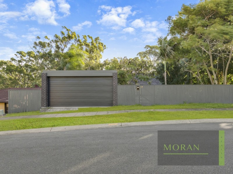 19 Windsor Place, Molendinar QLD 4214