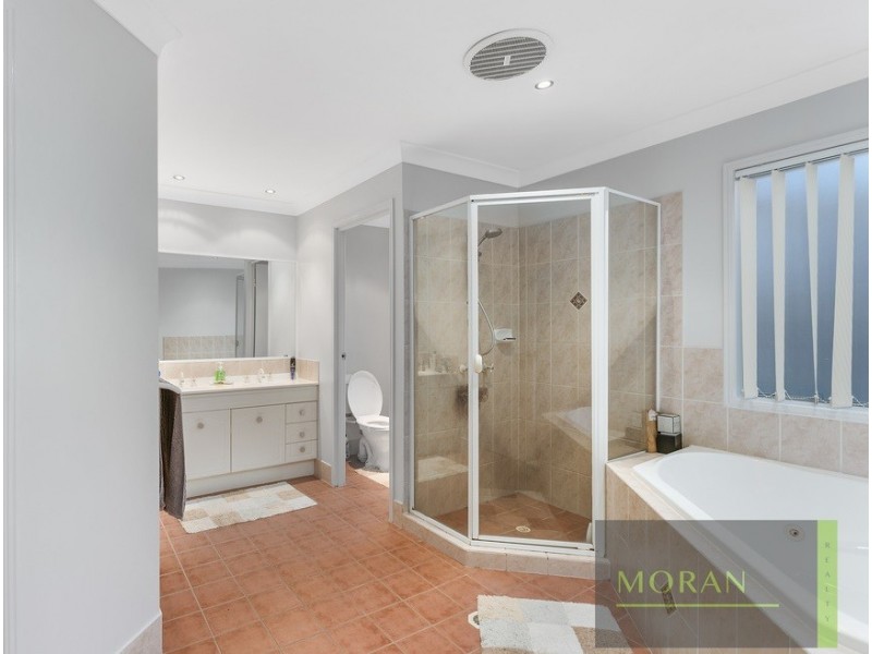 64 Crestwood Drive, Molendinar QLD 4214