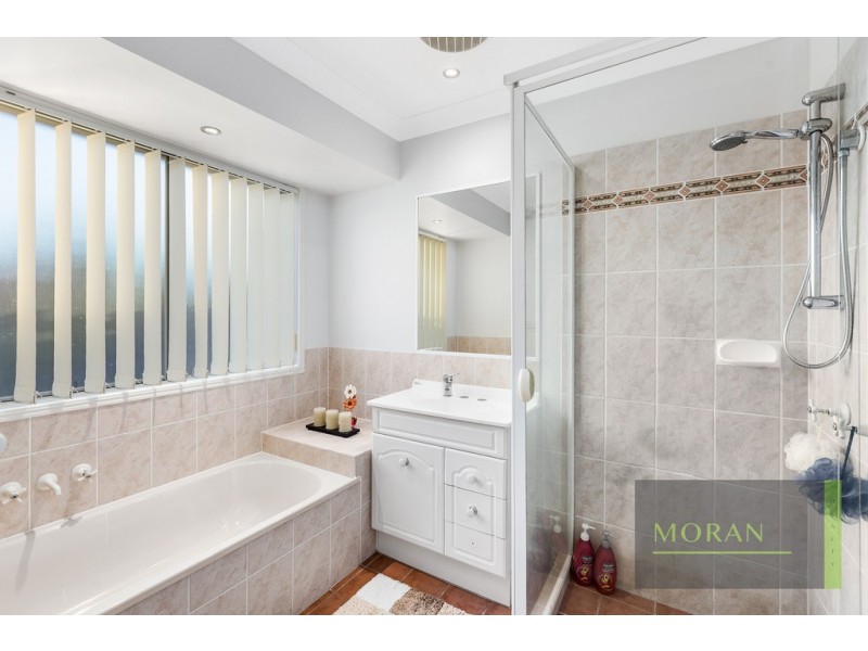 64 Crestwood Drive, Molendinar QLD 4214