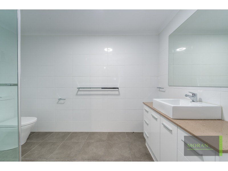 10 Innes Avenue, Molendinar QLD 4214