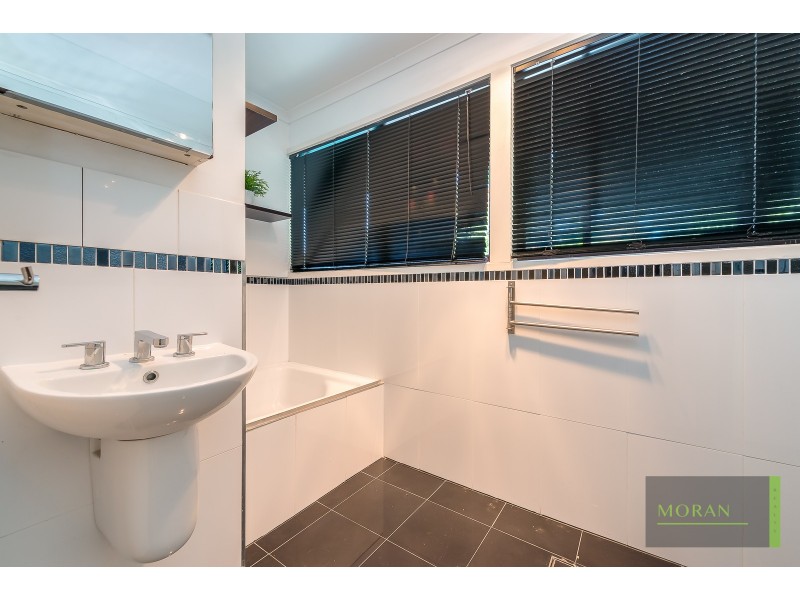 11 Sturt Street, Molendinar QLD 4214