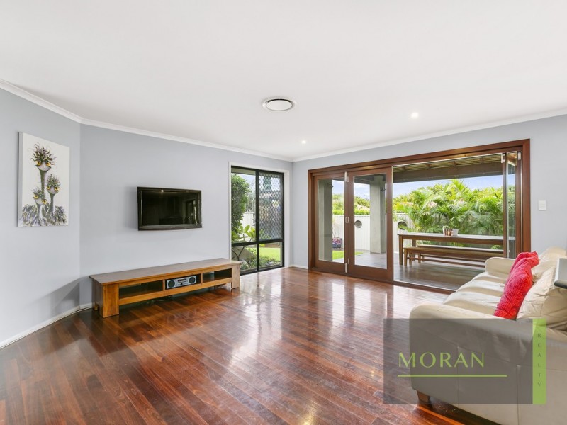 15 Dellwood Circuit, Molendinar QLD 4214