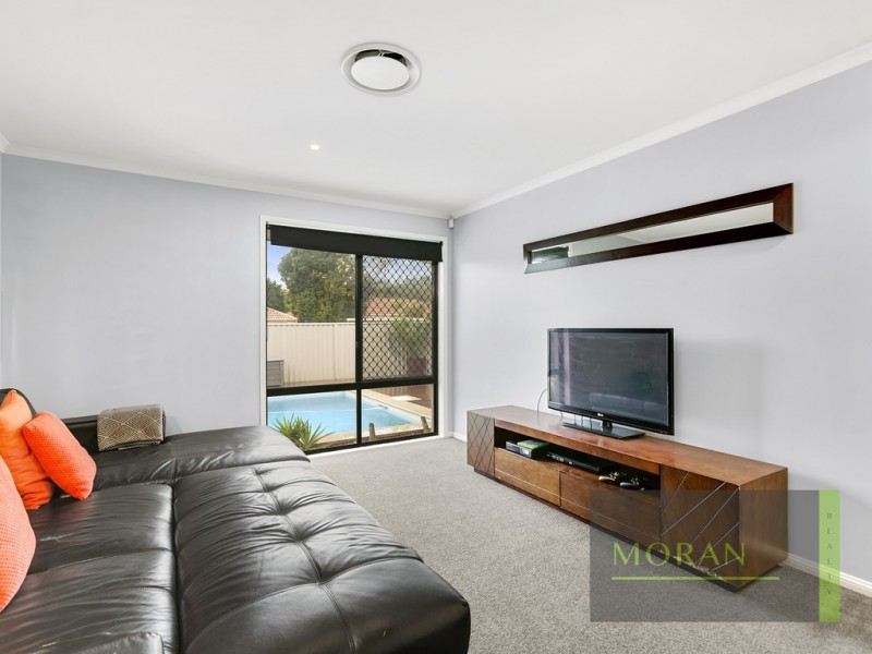 15 Dellwood Circuit, Molendinar QLD 4214