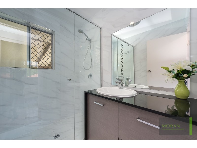 10 Bloodwood Crescent, Molendinar QLD 4214