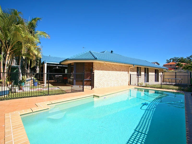 82 Crestwood Drive, Molendinar QLD 4214