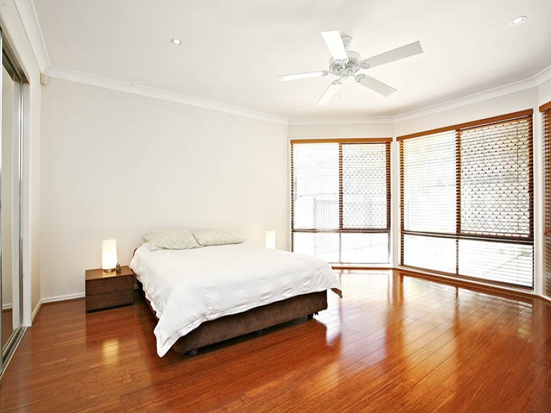 82 Crestwood Drive, Molendinar QLD 4214