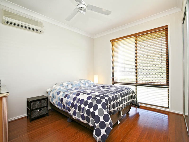 82 Crestwood Drive, Molendinar QLD 4214