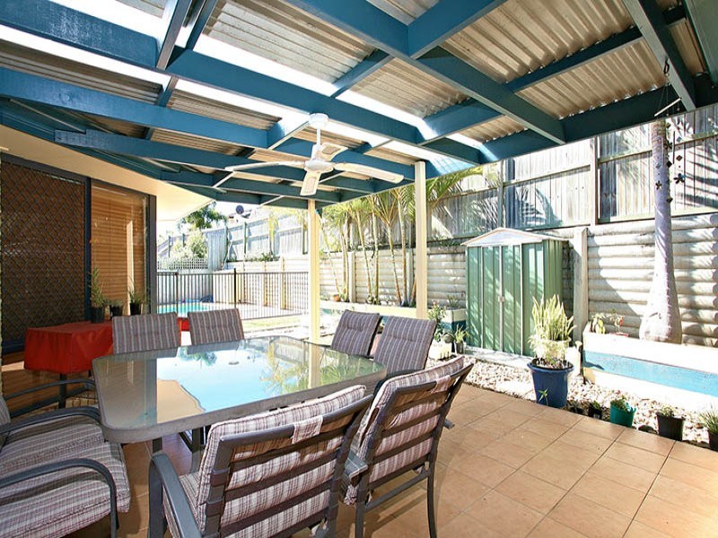 82 Crestwood Drive, Molendinar QLD 4214