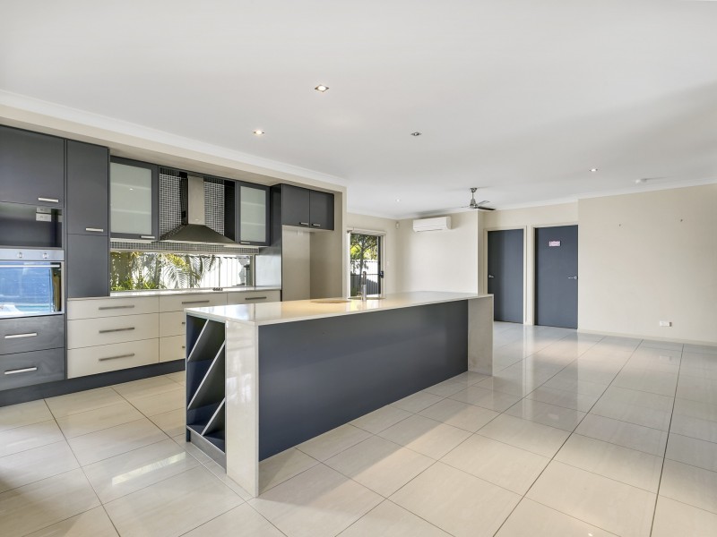 42 Highcrest Circuit, Molendinar QLD 4214