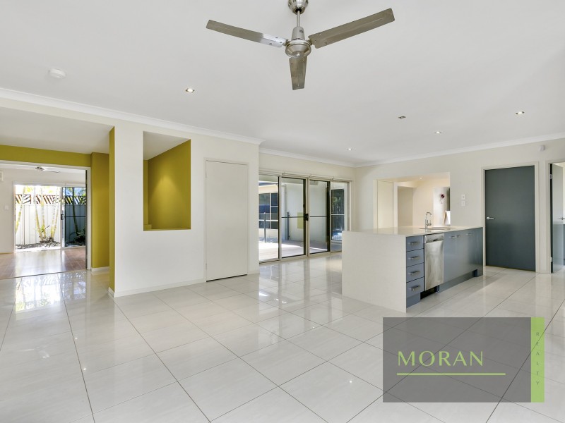 42 Highcrest Circuit, Molendinar QLD 4214