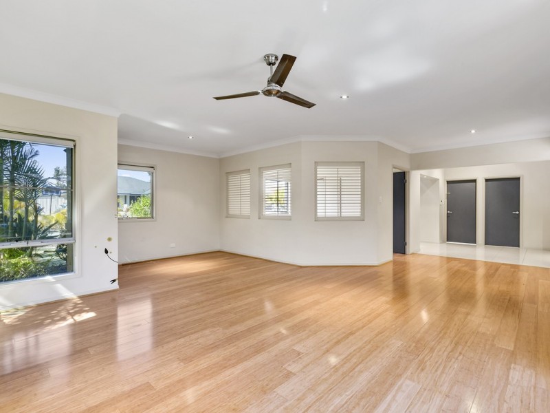 42 Highcrest Circuit, Molendinar QLD 4214