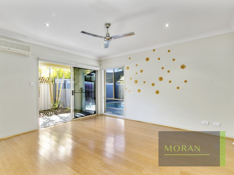 42 Highcrest Circuit, Molendinar QLD 4214