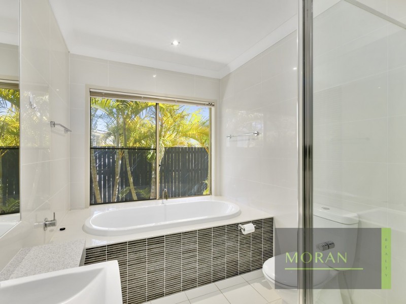42 Highcrest Circuit, Molendinar QLD 4214