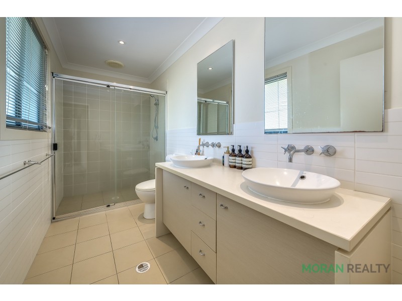 28 Highcrest Circuit, Molendinar QLD 4214