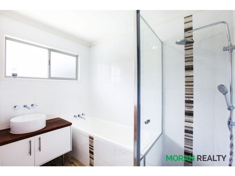 12 Tasman Avenue, Molendinar QLD 4214