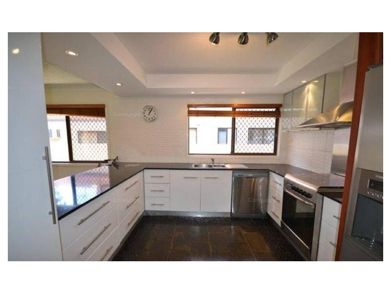 5 Richmond Avenue, Bundall QLD 4217