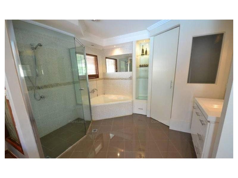 5 Richmond Avenue, Bundall QLD 4217