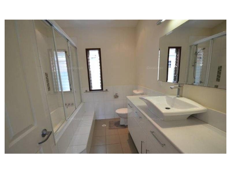 5 Richmond Avenue, Bundall QLD 4217