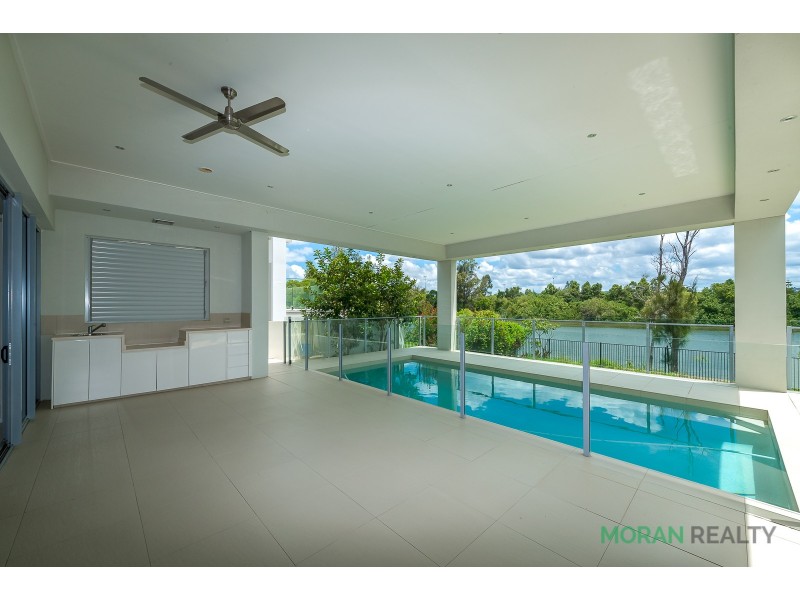 3032A The Boulevarde, Benowa QLD 4217