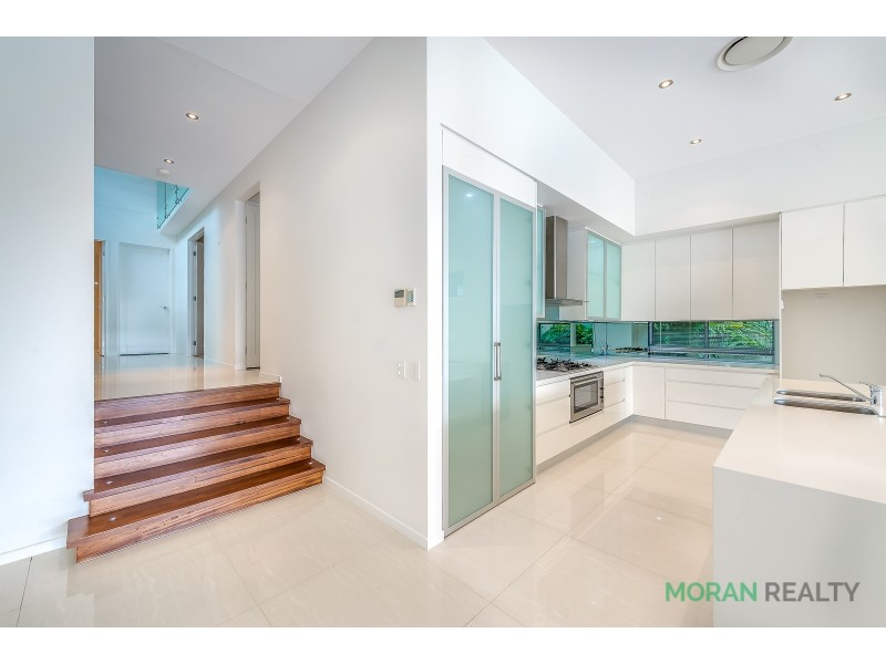 3032A The Boulevarde, Benowa QLD 4217