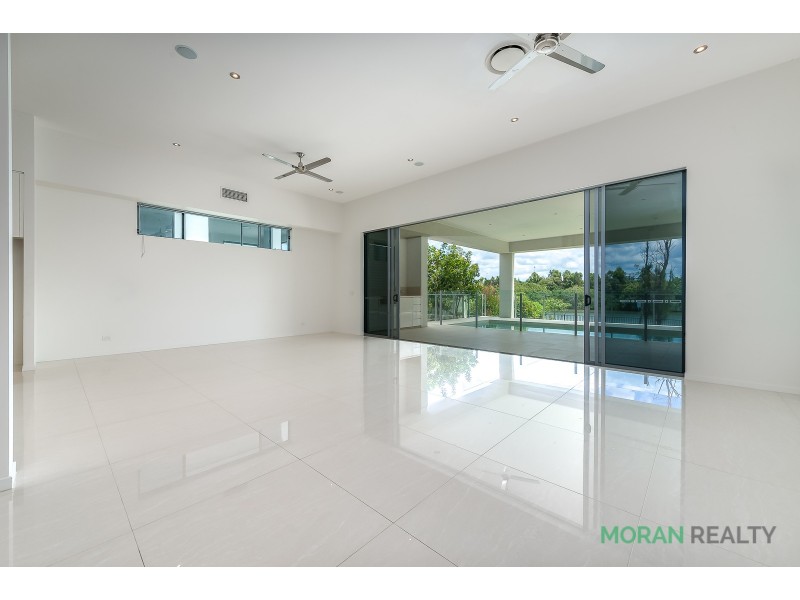 3032A The Boulevarde, Benowa QLD 4217