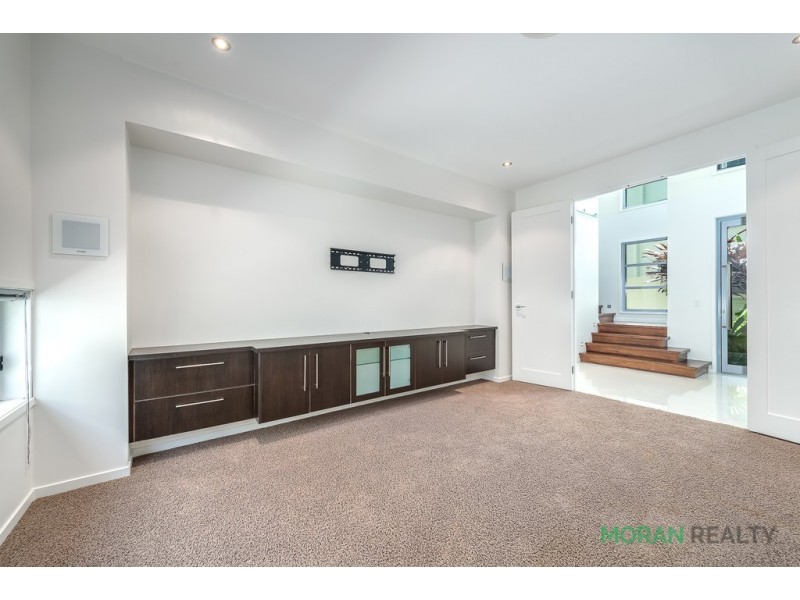 3032A The Boulevarde, Benowa QLD 4217