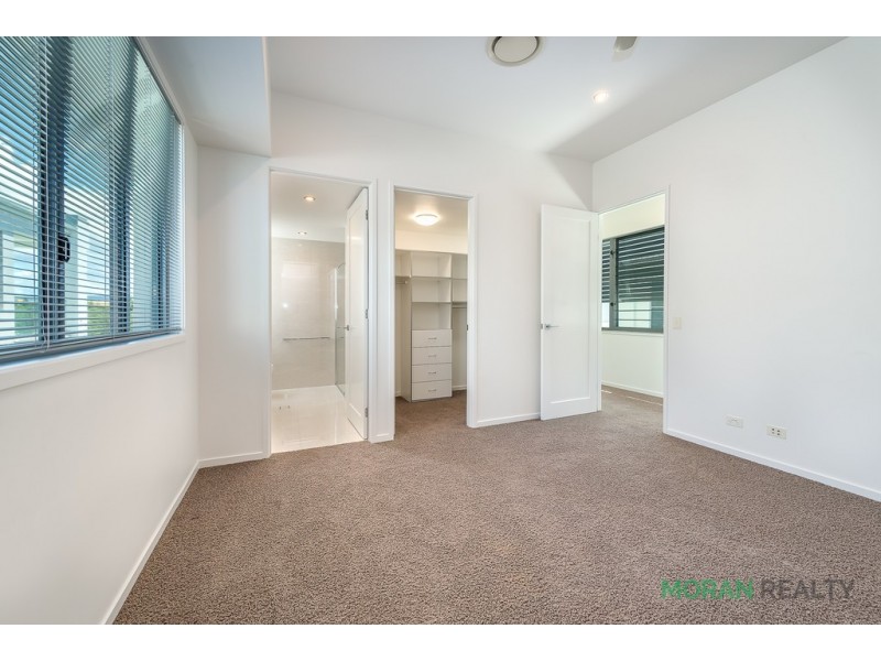 3032A The Boulevarde, Benowa QLD 4217