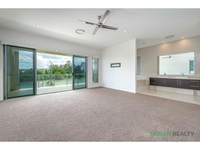 3032A The Boulevarde, Benowa QLD 4217
