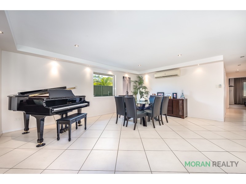 4 Dampier Court, Molendinar QLD 4214