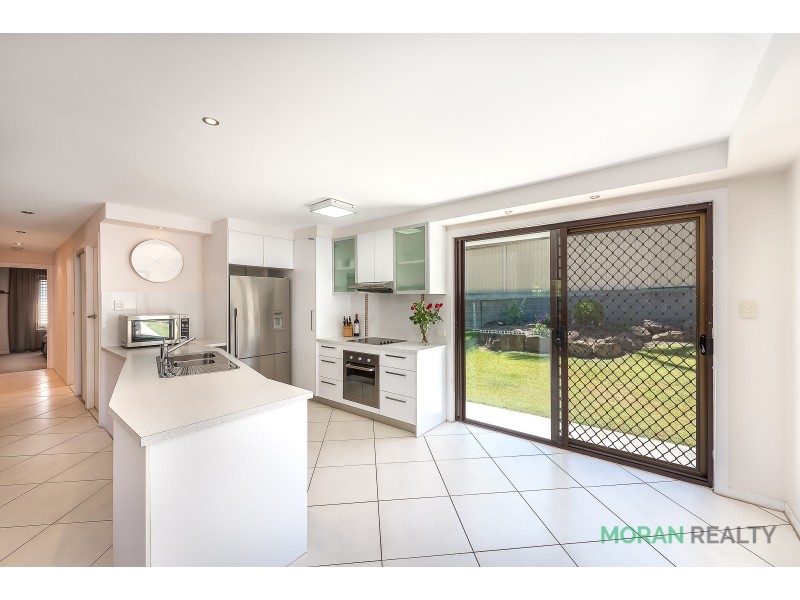 4 Dampier Court, Molendinar QLD 4214