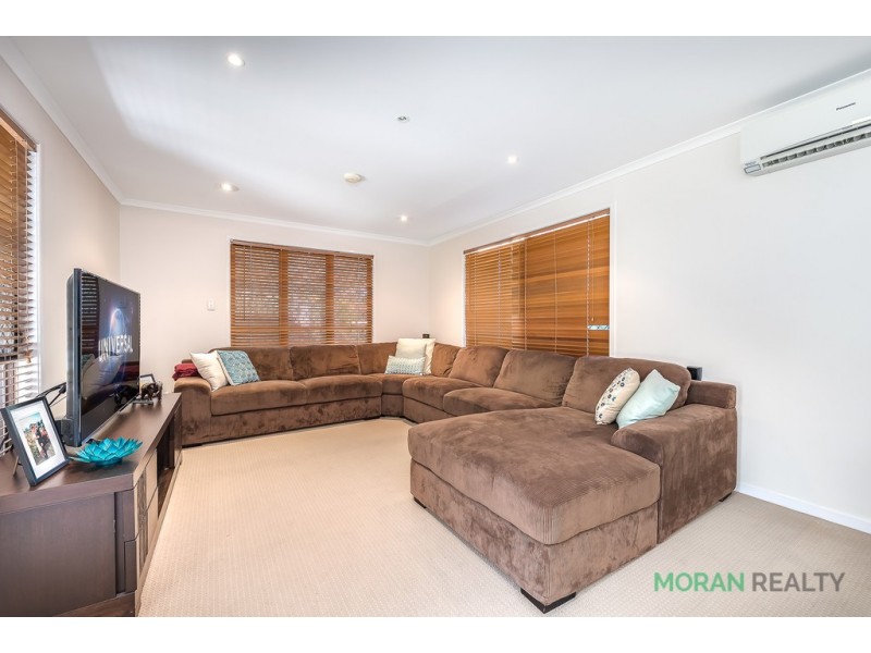 4 Dampier Court, Molendinar QLD 4214
