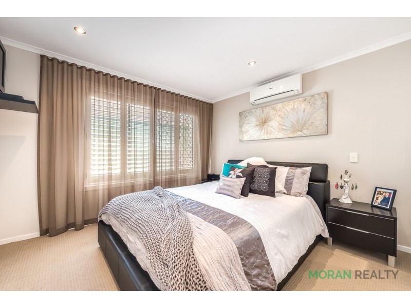 4 Dampier Court, Molendinar QLD 4214