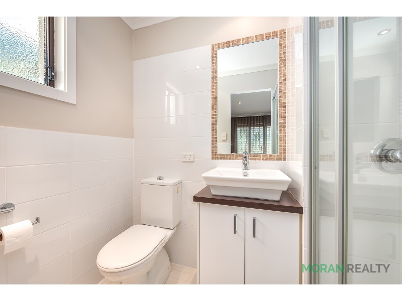 4 Dampier Court, Molendinar QLD 4214