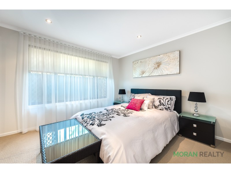 4 Dampier Court, Molendinar QLD 4214