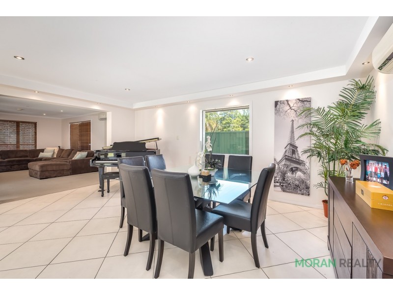 4 Dampier Court, Molendinar QLD 4214