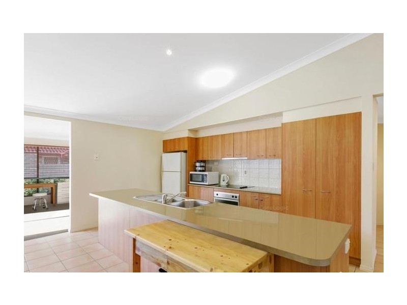 93 Crestwood Drive, Molendinar QLD 4214