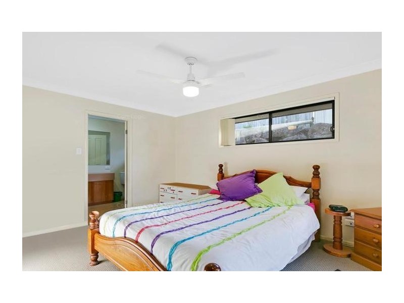 93 Crestwood Drive, Molendinar QLD 4214