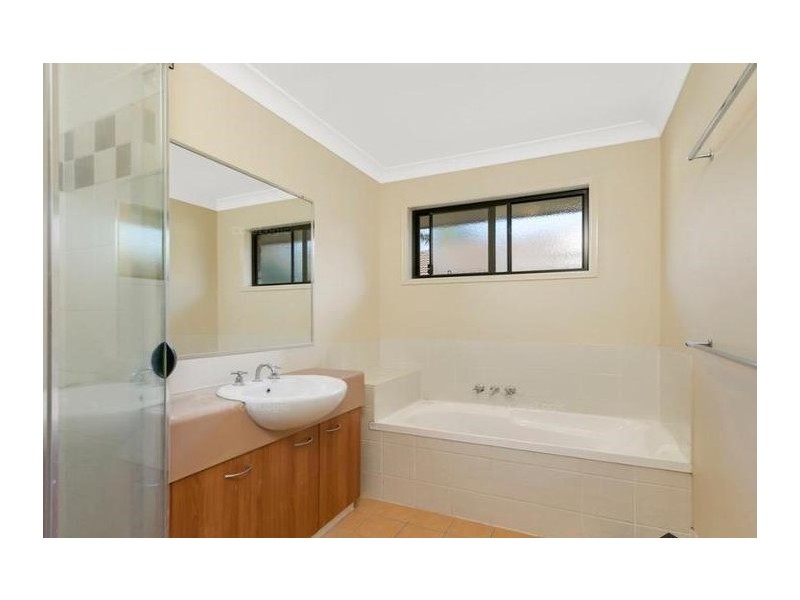 93 Crestwood Drive, Molendinar QLD 4214