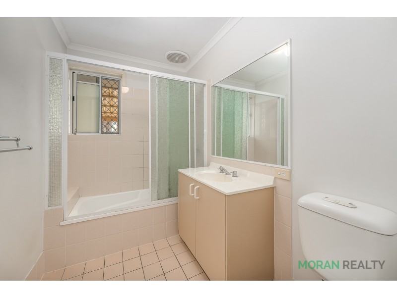 111 Macquarie Avenue, Molendinar QLD 4214