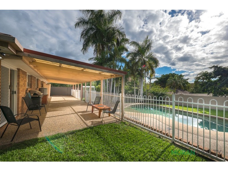 111 Macquarie Avenue, Molendinar QLD 4214