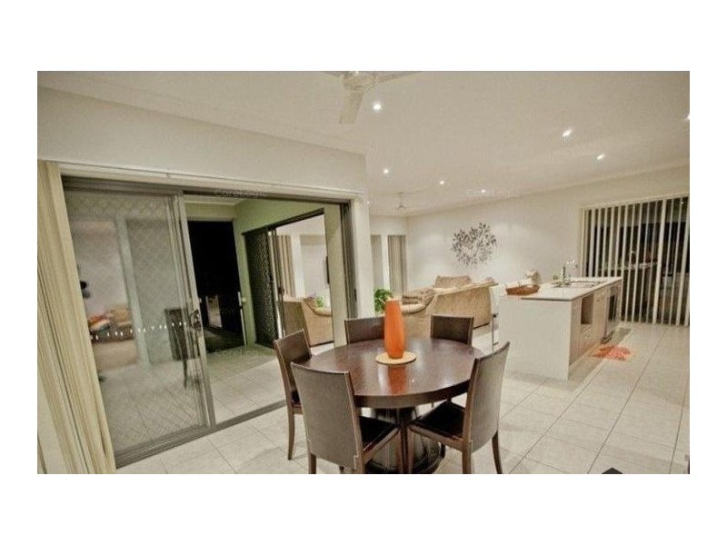 33 Highcrest Circuit, Molendinar QLD 4214