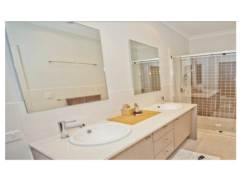 33 Highcrest Circuit, Molendinar QLD 4214