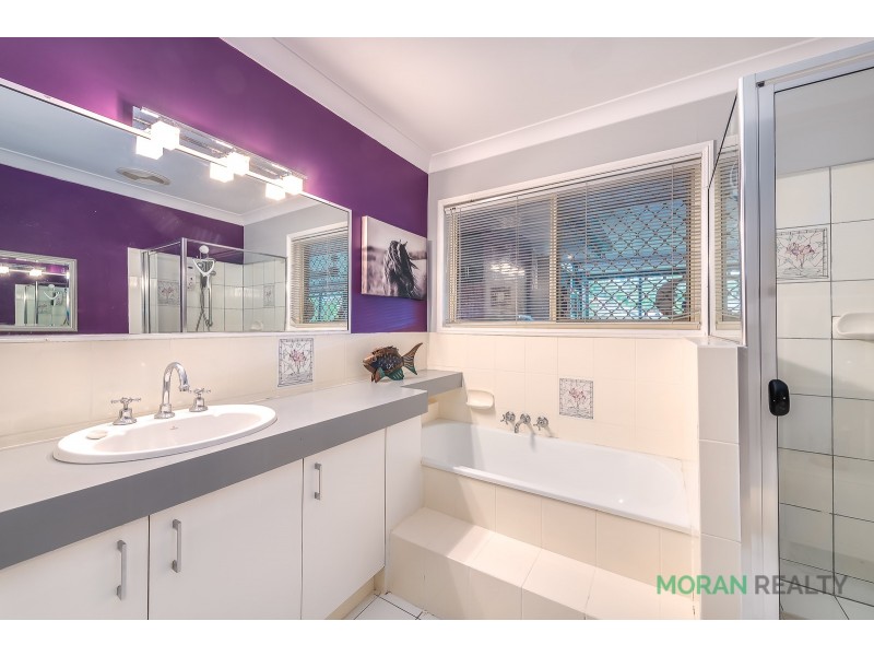 8 Manse Court, Molendinar QLD 4214