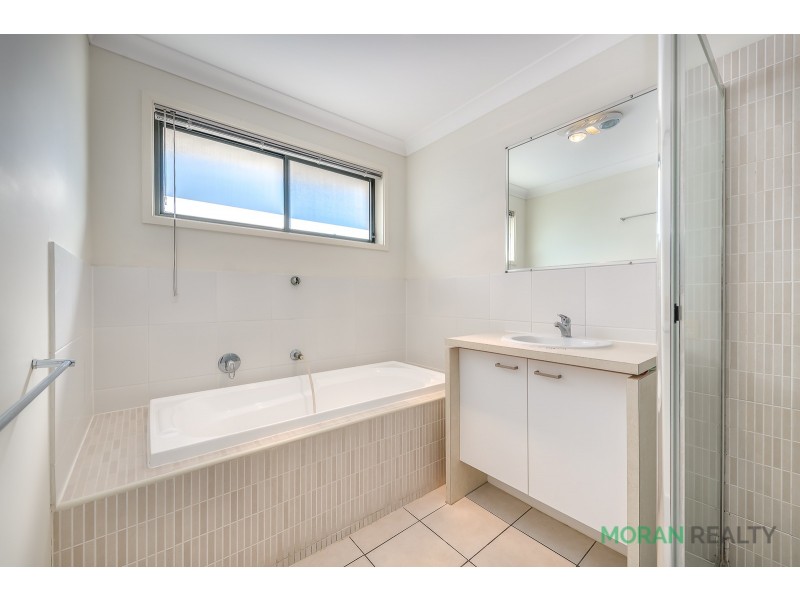 25 Highcrest Circuit, Molendinar QLD 4214