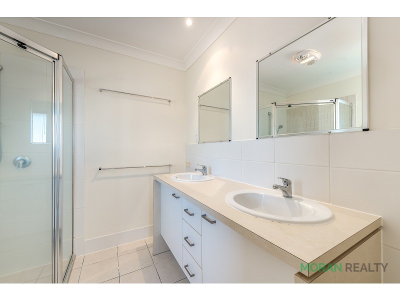 25 Highcrest Circuit, Molendinar QLD 4214