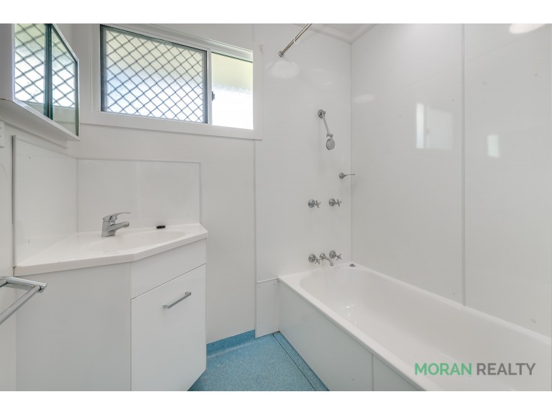 33 Grevillea Drive, Varsity Lakes QLD 4227