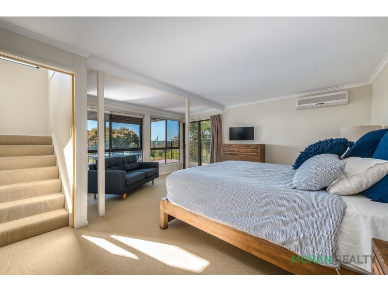 8 Summit Crescent, Carrara QLD 4211