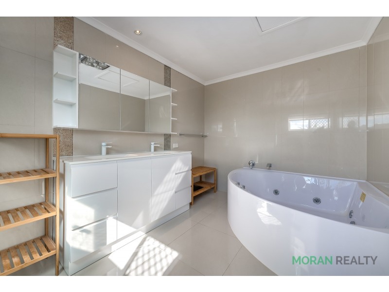 10 Arbuthnot Parade, Benowa Waters QLD 4217