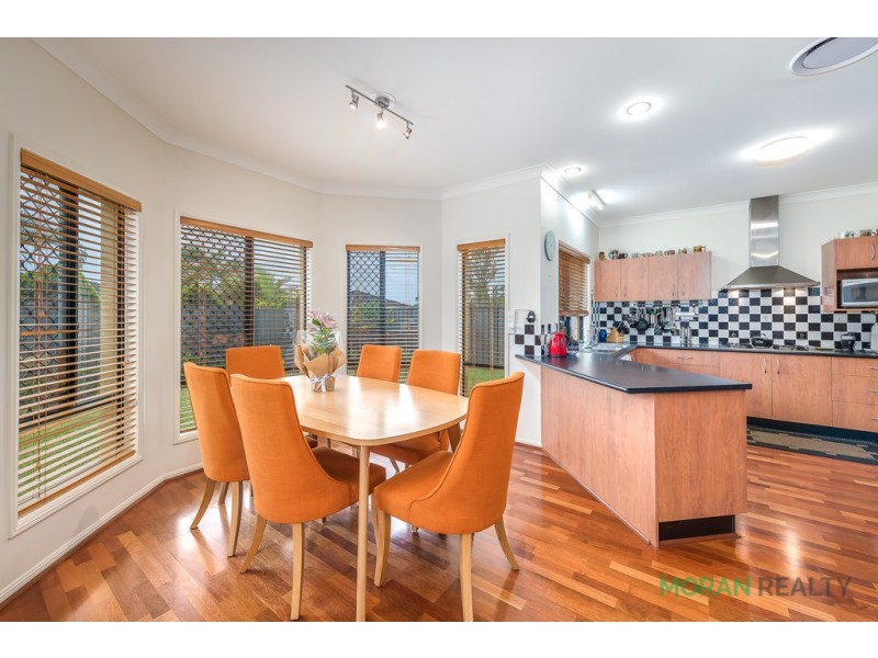 124 Crestwood Drive, Molendinar QLD 4214