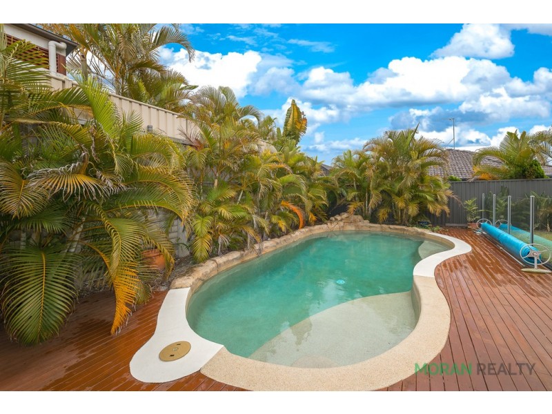124 Crestwood Drive, Molendinar QLD 4214